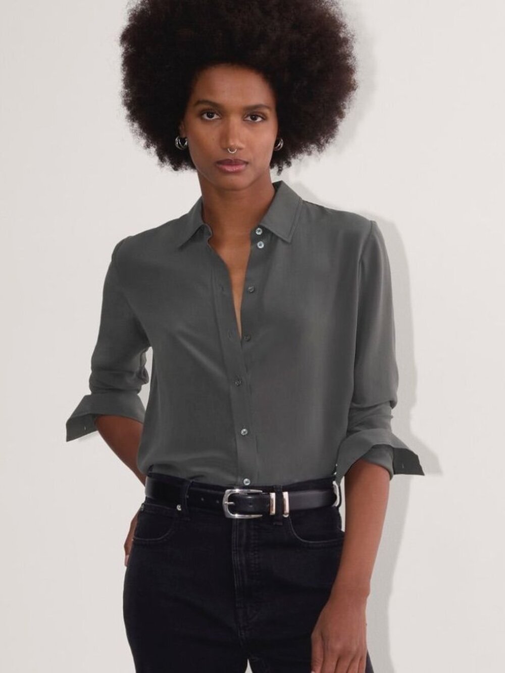 Everlane • The Must-Have Shirt in Washable Silk, Dark Gray